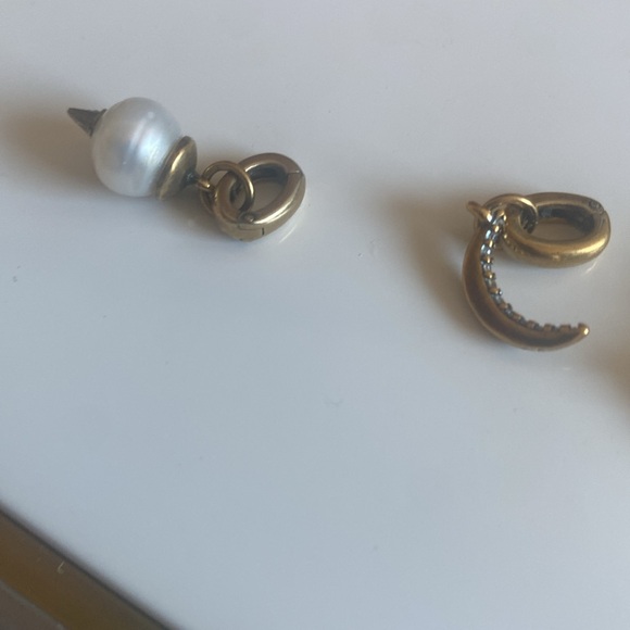 Kendra Scott Charm Hoop Earrings Set. Vintage Gold - Picture 9 of 10